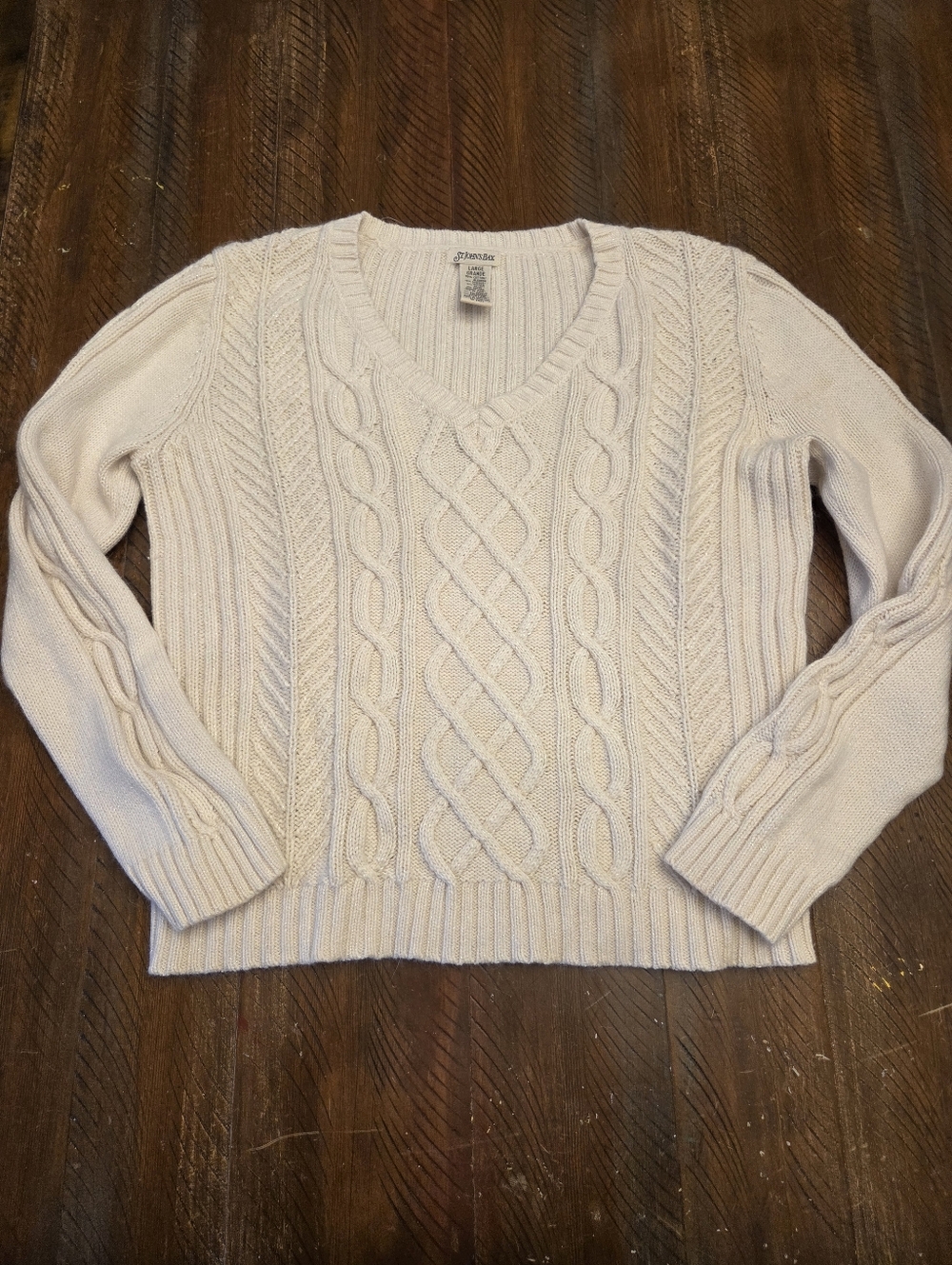 🎈2/$15 Cable Knit V-Neck Sweater in Light Cream L